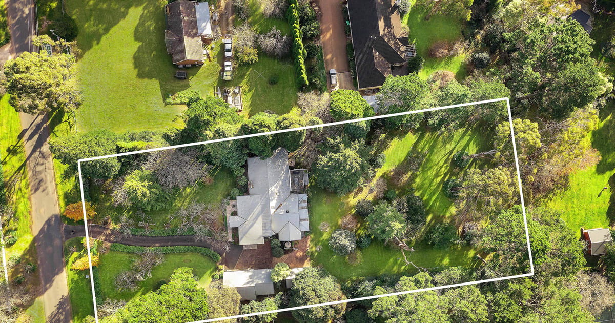 8 Sunninghill Avenue, Burradoo NSW 2576 DiJones Real Estate