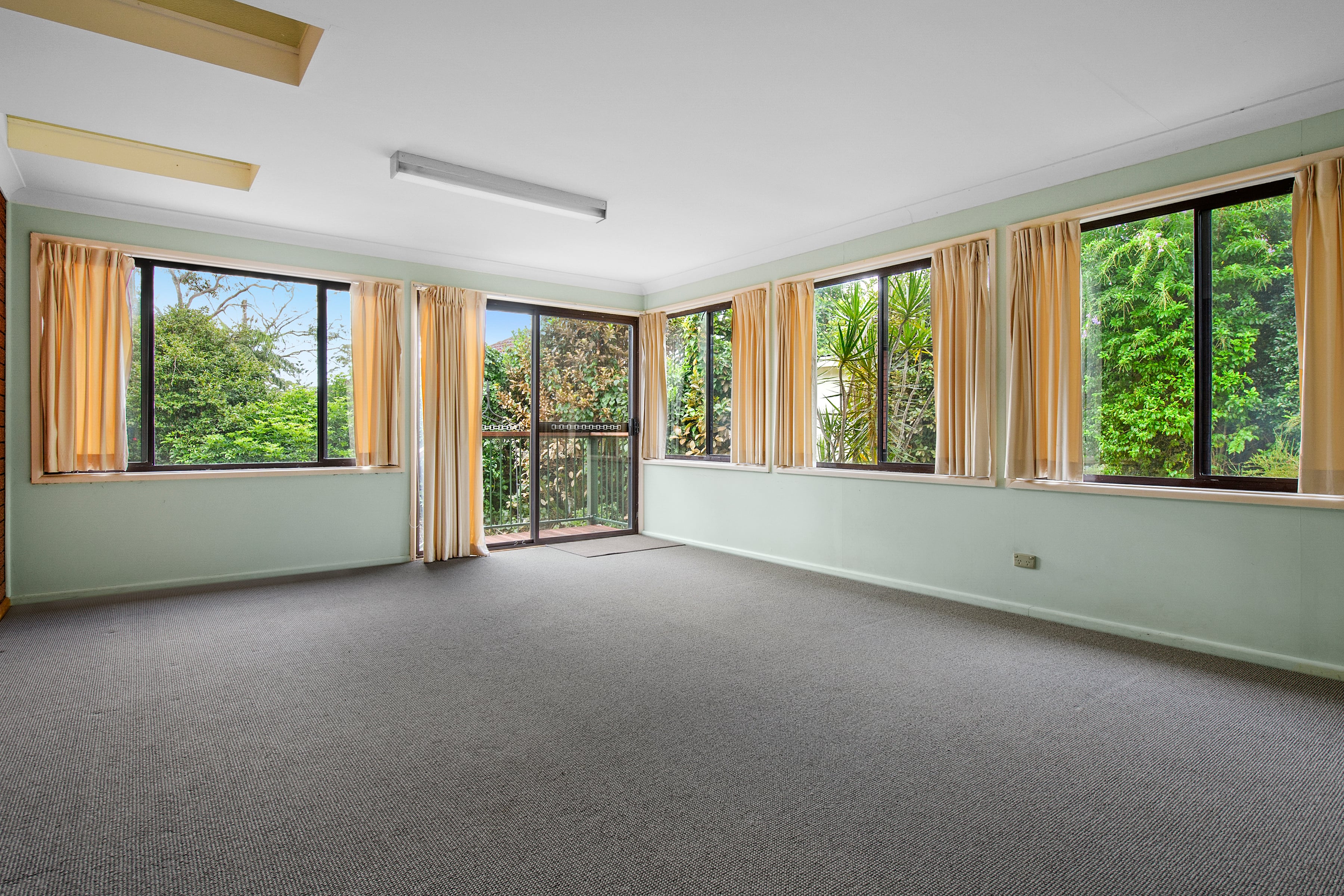 2 Henley Close, Hornsby Heights, NSW, 2077, Hornsby - Thumbnail 2