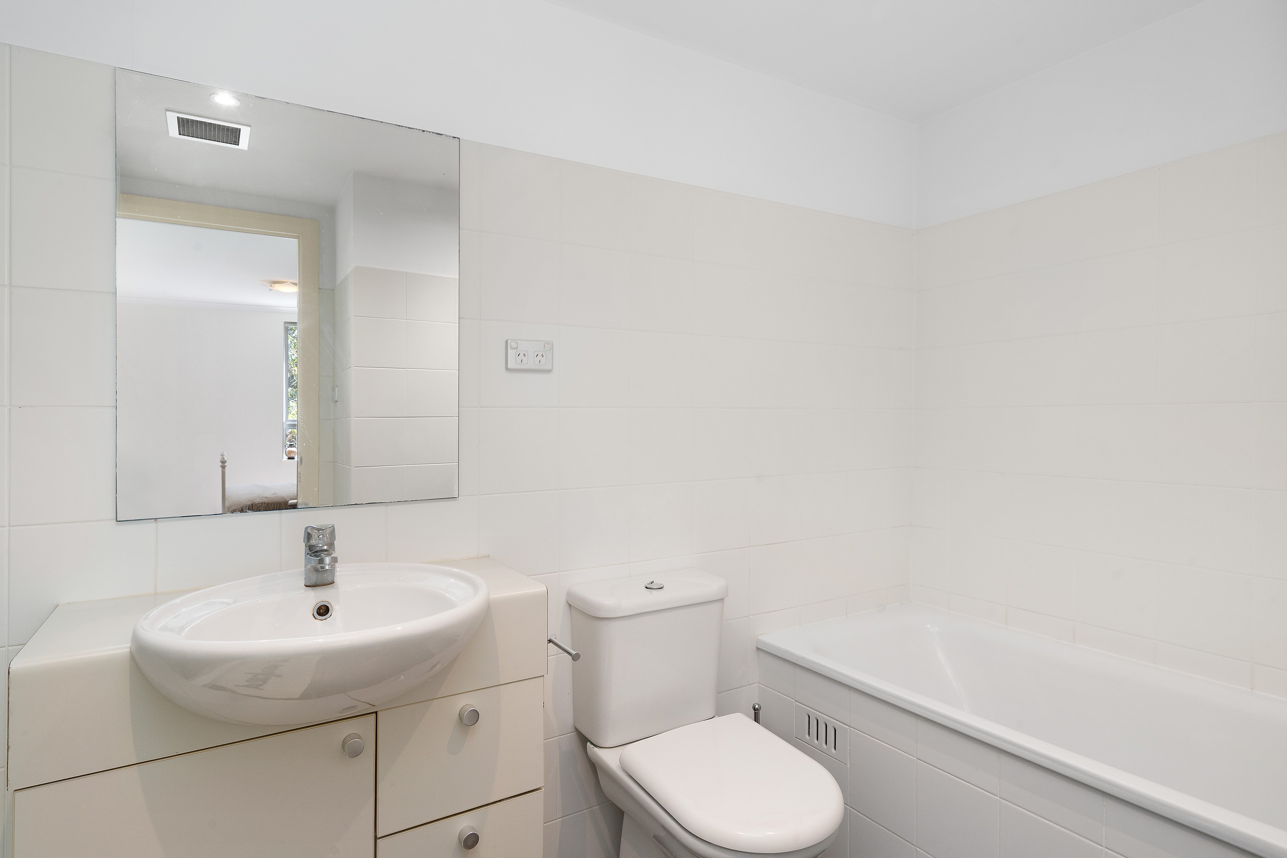 455/80 John Whiteway Drive, Gosford, NSW, 2250, Gosford - Thumbnail 4